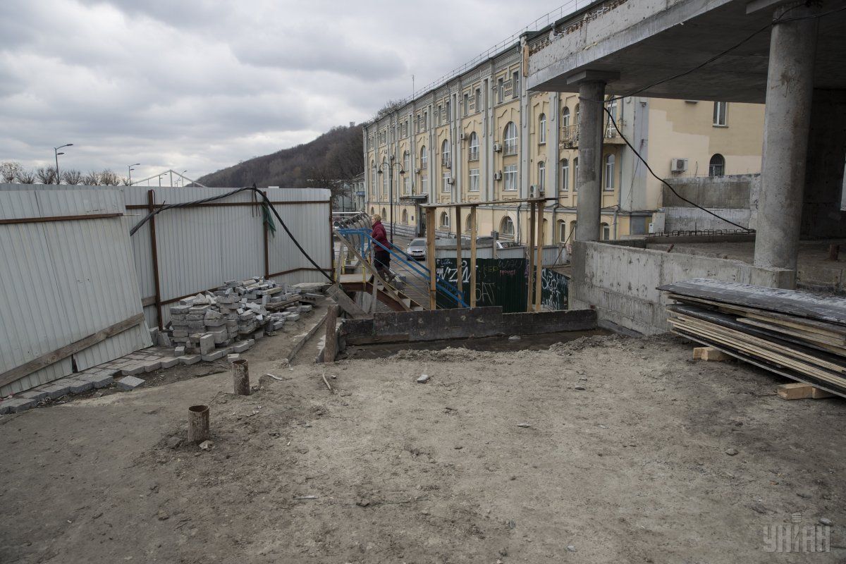В 2015 году во время строительных работ на Почтовой площади обнаружена часть улицы времен Киевской Руси \ УНИАН