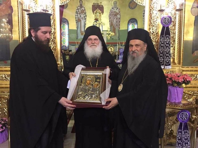 Игумен Ватопеда подарил 'Закланную' икону Богородицы греческому городу Лариса Игумен Ватопеда подарил 'Закланную' икону Богородицы греческому городу Лариса