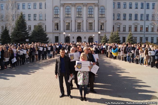 По словам участников акции, необходимо рассказывать мировому сообществу о украинские национальные символы / radiosvoboda.org По словам участников акции, необходимо рассказывать мировому сообществу о украинские национальные символы / radiosvoboda.org
