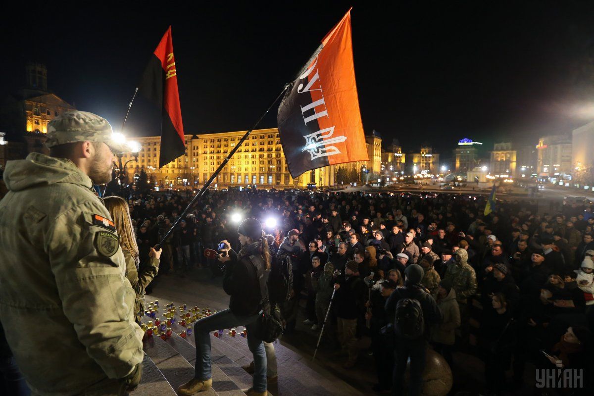 Вечером 13 марта люди вышли на Майдан в поддержку блокады / Фото УНИАН