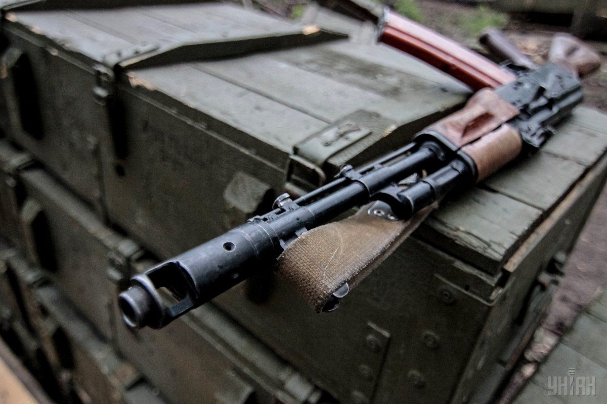 Добровольцям, які вступили в територіальну самооборону прикордонних регіонів, видали автомати / фото УНІАН Добровольцям, які вступили в територіальну самооборону прикордонних регіонів, видали автомати / фото УНІАН