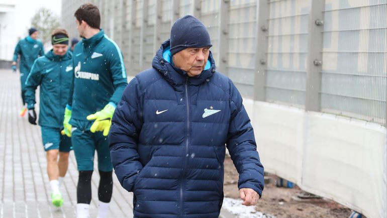Луческу підписав контракт на 2 роки і в разі провалу може розраховувати на солідну неустойку / Спорт-Експрес Луческу підписав контракт на 2 роки і в разі провалу може розраховувати на солідну неустойку / Спорт-Експрес