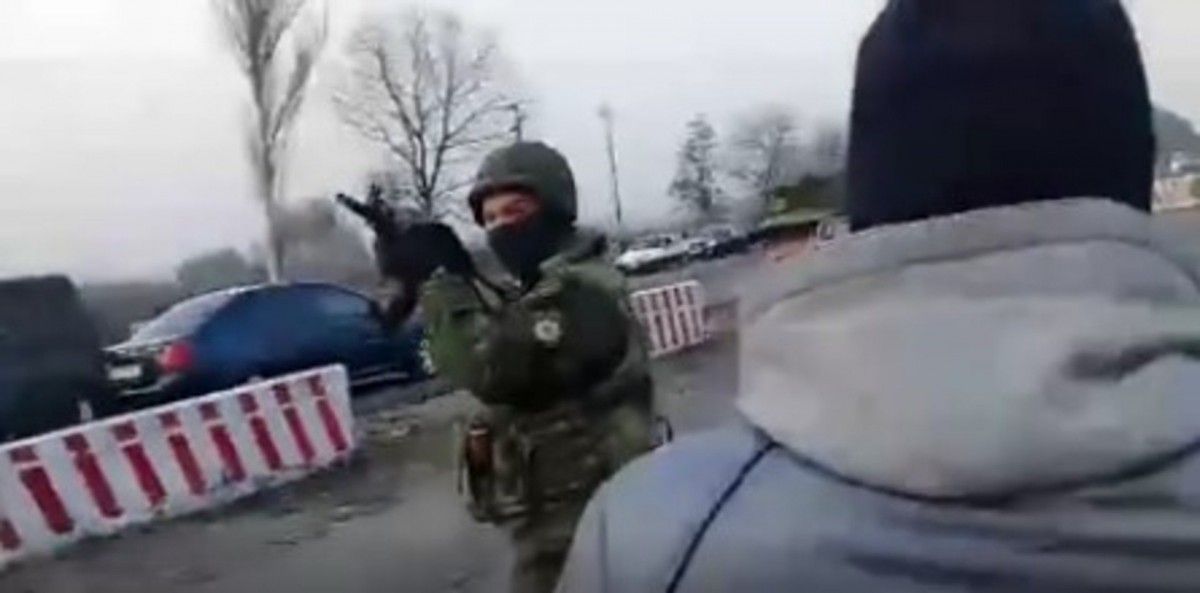 На Донбассе новая схватка блокадников и полиции / hromadske.ua На Донбассе новая схватка блокадников и полиции / hromadske.ua