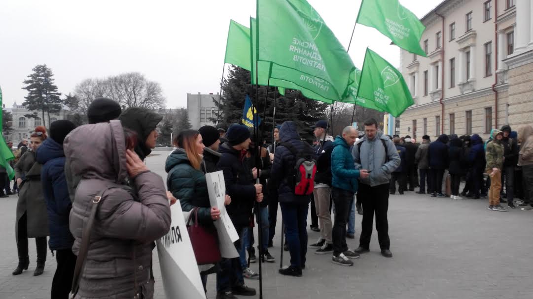 Депутаты Хмельницкого городского и областного советов осудили разгон участников блокады ОРДЛО Депутаты Хмельницкого городского и областного советов осудили разгон участников блокады ОРДЛО