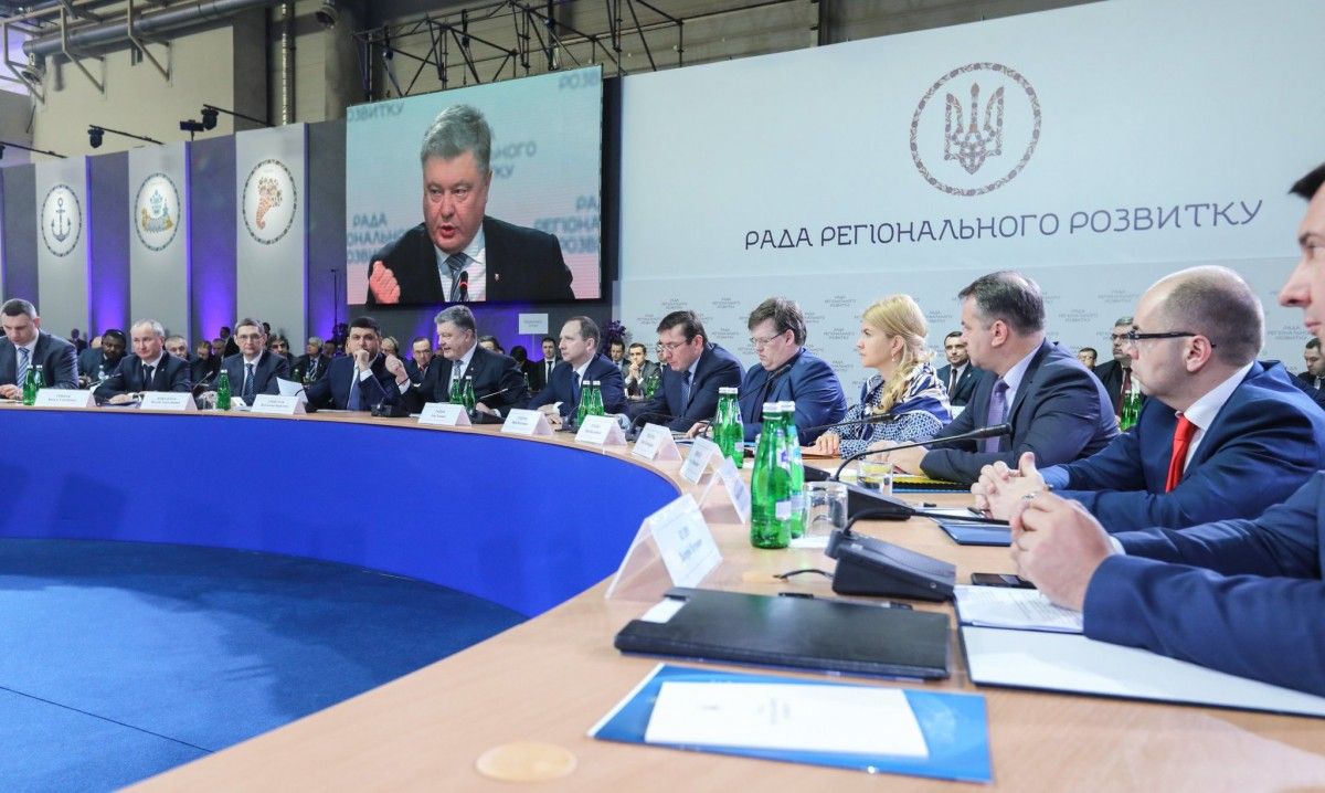 Порошенко пояснив, чому він категорично проти перевиборів / twitter.com/STsegolko Порошенко пояснив, чому він категорично проти перевиборів / twitter.com/STsegolko