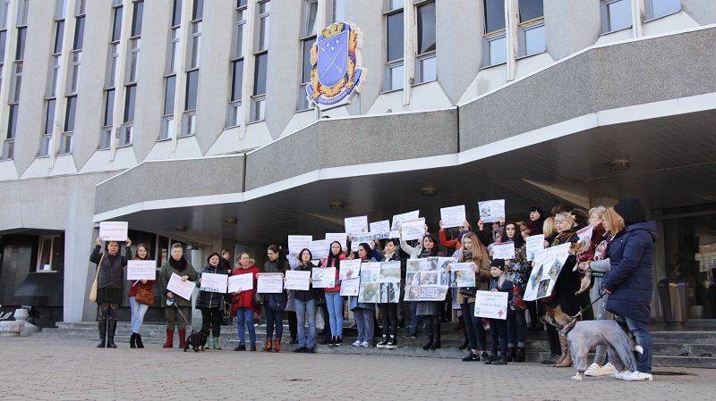 Они требуют принятия законопроекта 5119-1, который предусматривает гуманное отношение к животным / informator.dp.ua Они требуют принятия законопроекта 5119-1, который предусматривает гуманное отношение к животным / informator.dp.ua