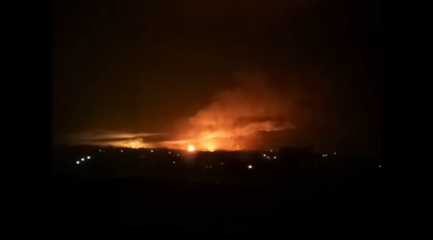 В Балаклее загорелся склад боеприпасов / Скриншот В Балаклее загорелся склад боеприпасов / Скриншот