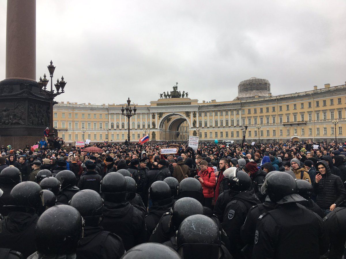 От 6 до 10 человек выступили против коррупции в Петербурге / Фото twitter.com/paperpaper_ru От 6 до 10 человек выступили против коррупции в Петербурге / Фото twitter.com/paperpaper_ru