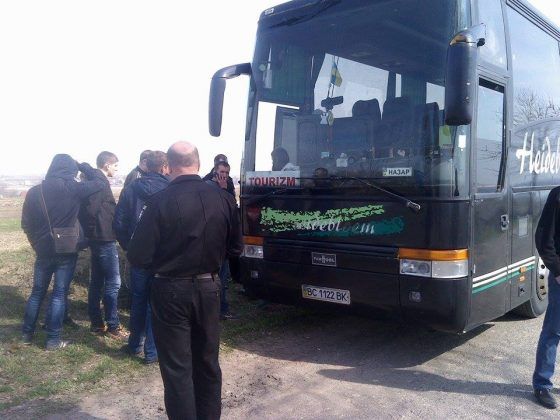Группа лиц использовала написаны на украинском и польском языках плакаты / dyvys.info / Игорь Муравский Группа лиц использовала написаны на украинском и польском языках плакаты / dyvys.info / Игорь Муравский