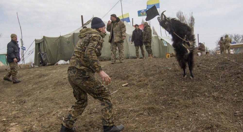 Украина блокирует автомобильное и железнодорожное сообщение с сепаратистскими регионами :