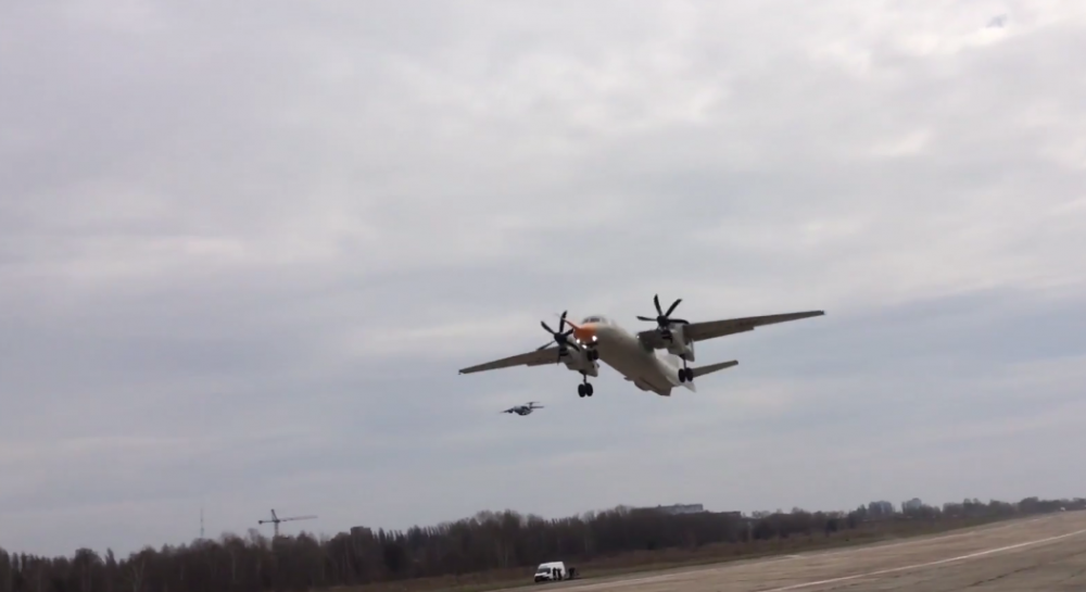 Опубликовано видео первого полета многоцелевого АН-132 | УНИАН