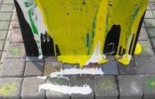 В Киеве вандалы облили краской памятный знак героям АТО (фото)