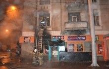 В Одесі ледве не згоріла триповерхівка: невідомі закидали "коктейлями Молотова" напівлегальний гральний заклад (фото, відео)