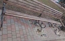 В Одесі невідомі розгромили сквер (фоторепортаж)