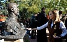 Интернет "замироточил" коубами из-за заявления Поклонской о бюсте Николая ІІ