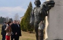 У Львівській області вандали пошкодили пам'ятник Івану Франку (фото)