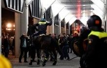 В Роттердаме конная полиция разогнала протестующих турков (фото)