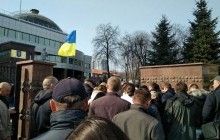 Дело Насирова: активисты пикетируют здание суда (фото)