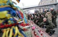 Хвилина мовчання, квіти та урочисте шикування: у Києві відзначили День українського добровольця (фото, відео)
