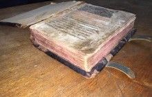 В Харькове на квартире контрабандиста нашли старинные иконы, кресты и книги
