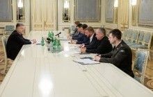 Порошенко провів зустріч щодо українського позову до Гааги проти Росії