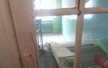 Во Львове временно закрыли школу, где обвалилась часть лестницы