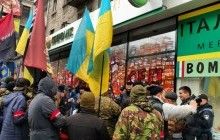 В Тернополе активисты заложили кирпичом отделение "Сбербанка"
