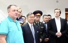 Посол Японії Шігекі Сумі передав медичне обладнання Військово-медичному клінічному центру