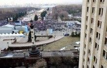 У Москві ФСБшники побили аспіранта, який вивісив прапор України у річницю окупації Криму (фото)