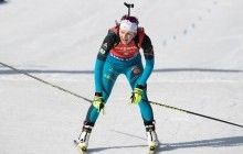 На біатлоністку з Франції під час перегонів напала білка (відео)