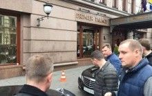У центрі Києва розстріляли двох чоловіків, Порошенко терміново викликав Грицака через інцидент (фото)