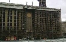 Із Будинку профспілок у Києві зняли полотна, які закривали наслідки пожежі 2014-го