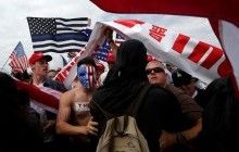 В Калифорнии сторонники и противники Трампа устроили драку (фото)