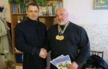 Священик УПЦ завоював першість з пауерліфтингу на Відкритому чемпіонаті у Києві