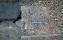 В Ковеле на территории бывшей военной части обнаружены надгробия еврейских захоронений