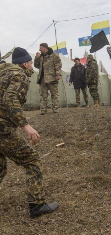 Україна блокує автомобільне та залізничне сполучення з сепаратистськими регіонами :