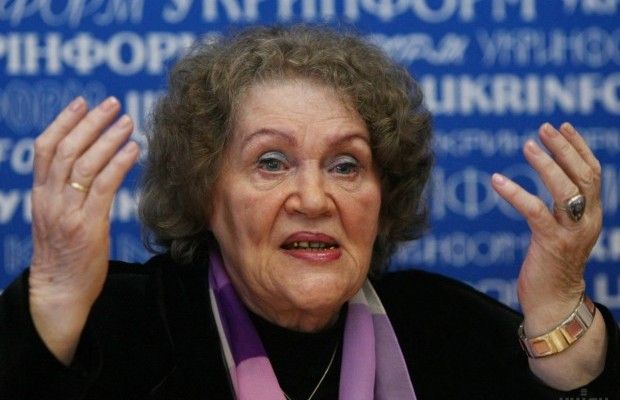 Стало известно, как сейчас выглядит 94-летняя Лина Костенко (фото)