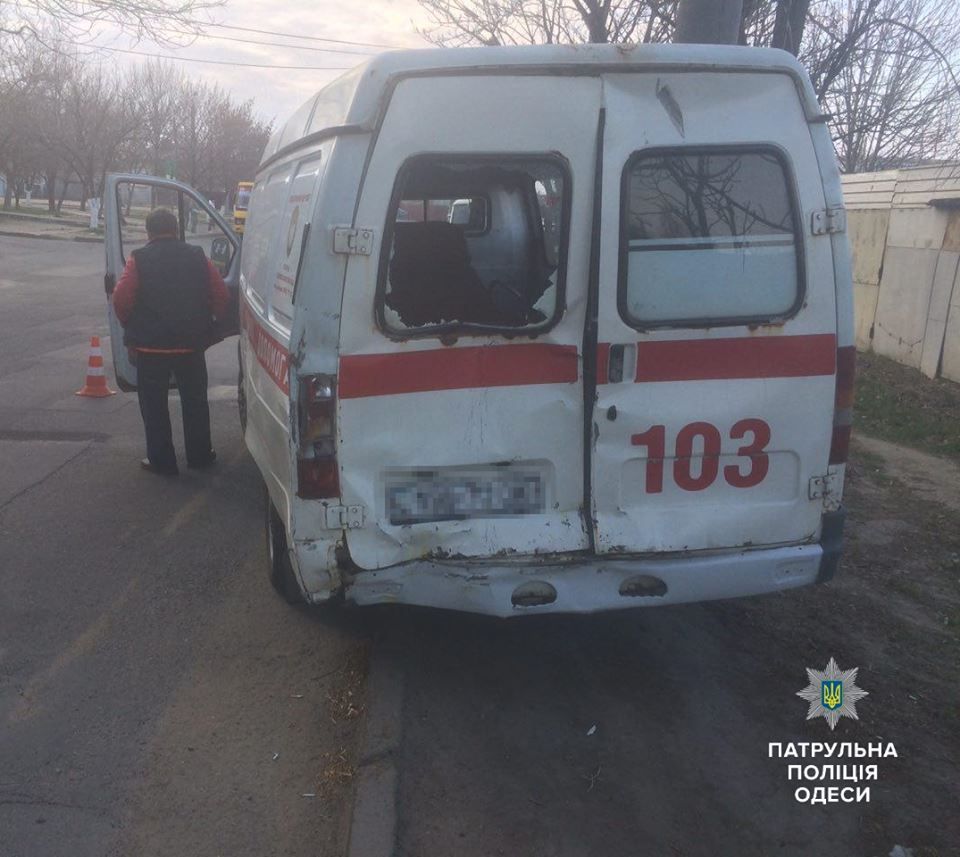 Маршрутка врізалася в карету Маршрутка врізалася в карету