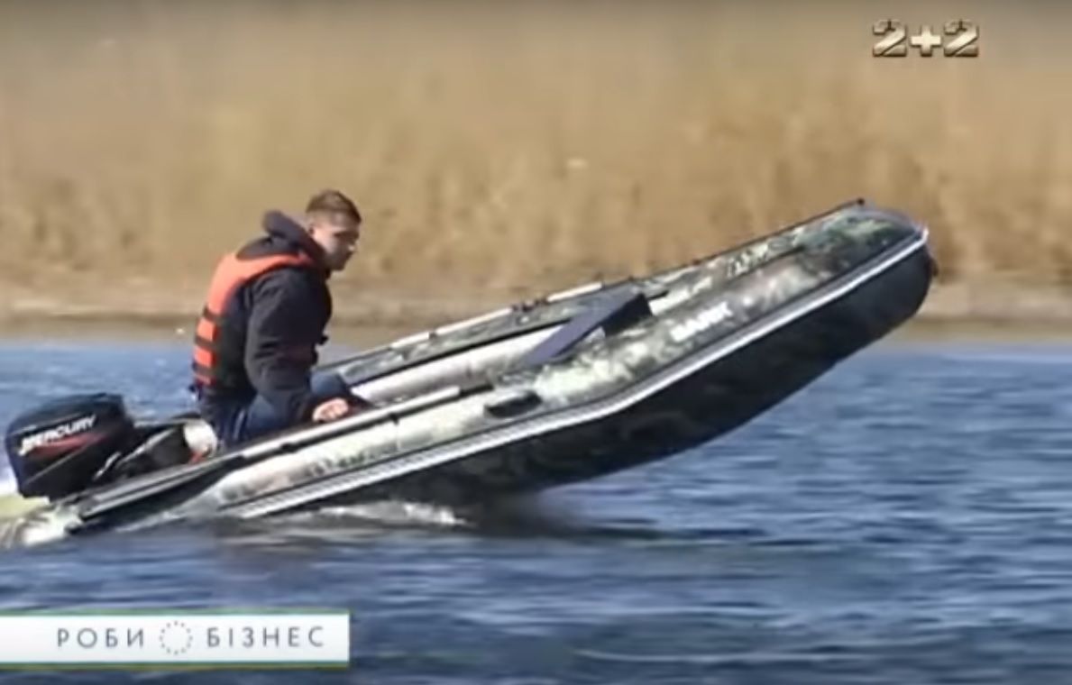 Кадр з відео 2+2 Кадр з відео 2+2