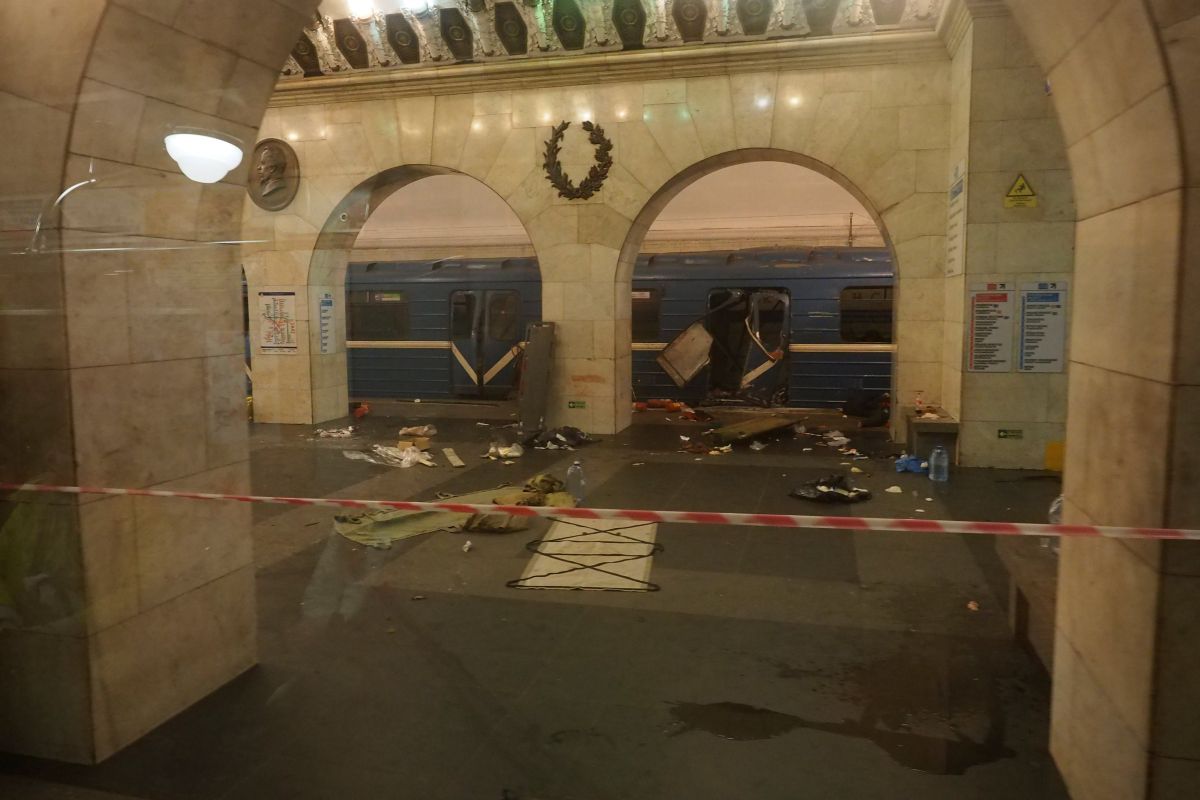 Взрыв в метро Петребурга / REUTERS