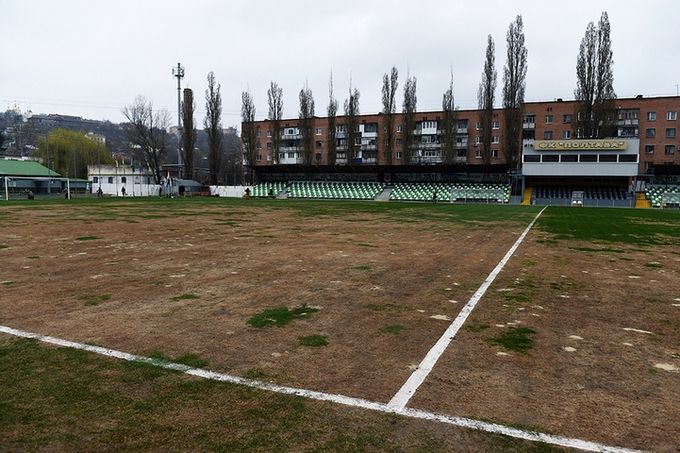 Несмотря на решение ФФУ о непригодности газона, Несмотря на решение ФФУ о непригодности газона,