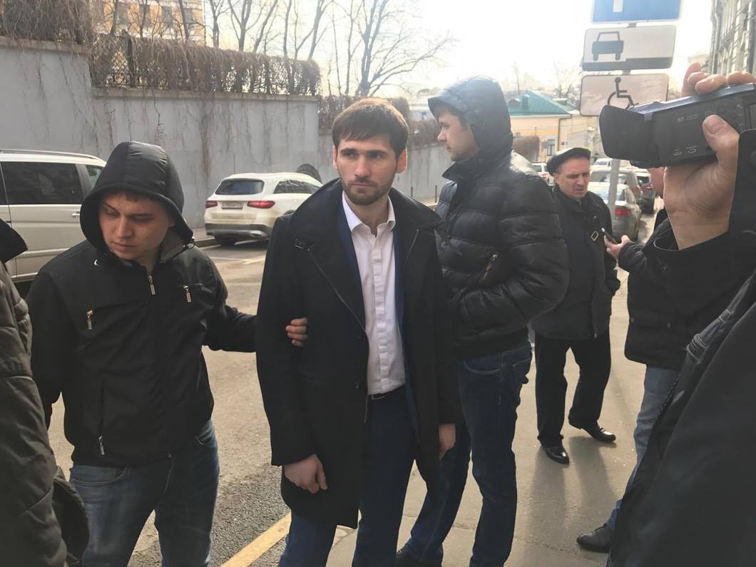 Активіста затримали після прес-конференції / Активіста затримали після прес-конференції /