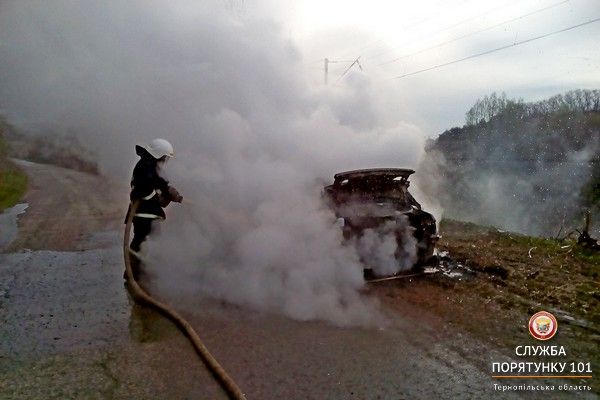 Неподалік Тернополя повністю згоріла іномарка Неподалік Тернополя повністю згоріла іномарка