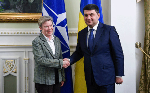 Прем'єр зустрівся із заступницею генсека НАТО / kmu.gov.ua Прем'єр зустрівся із заступницею генсека НАТО / kmu.gov.ua