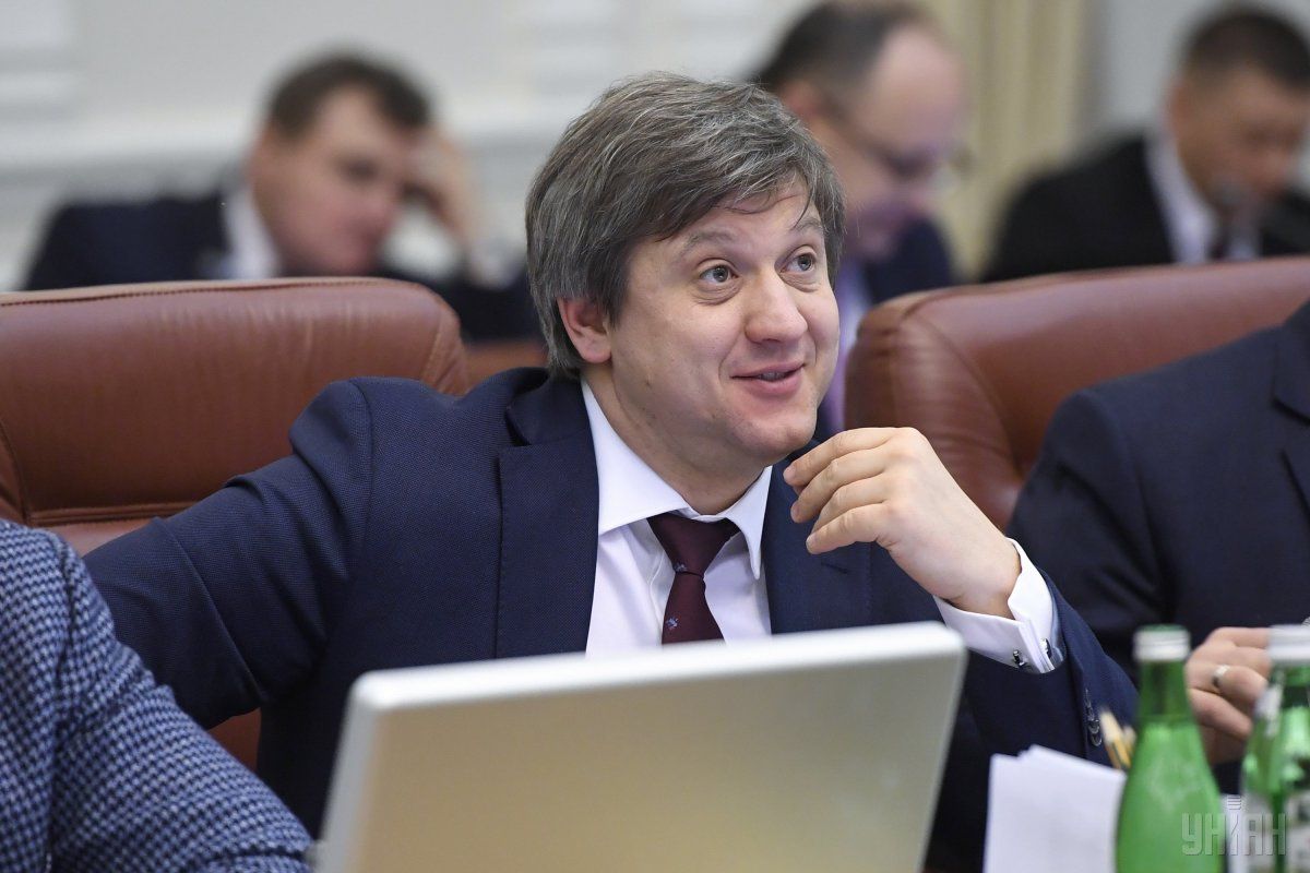 На заседании правительства министр финансов Александр Данилюк решил напомнить о себе премьеру / Фото УНИАН