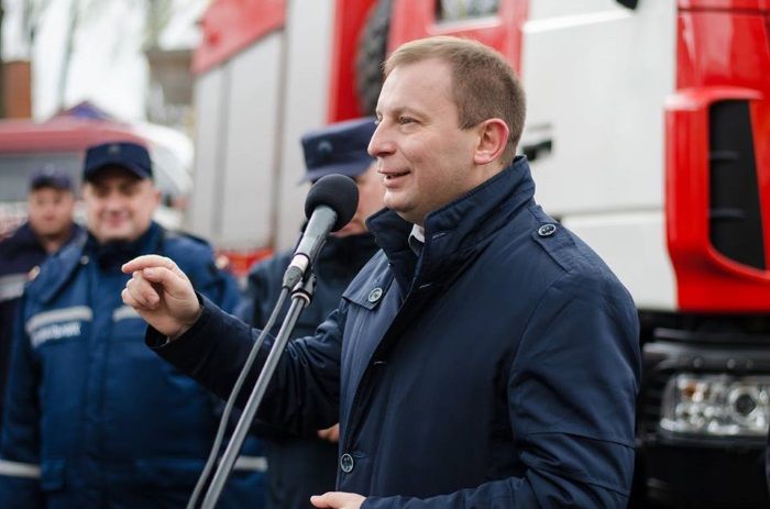 На Тернопільщині рятувальники отримали 3 нові пожежні автомобілі вартістю 11 млн грн На Тернопільщині рятувальники отримали 3 нові пожежні автомобілі вартістю 11 млн грн