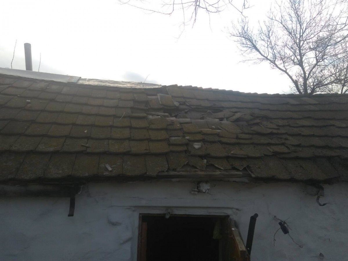 Несколько мин попали в жилой район населенного пункта / facebook.com/ato.news Несколько мин попали в жилой район населенного пункта / facebook.com/ato.news