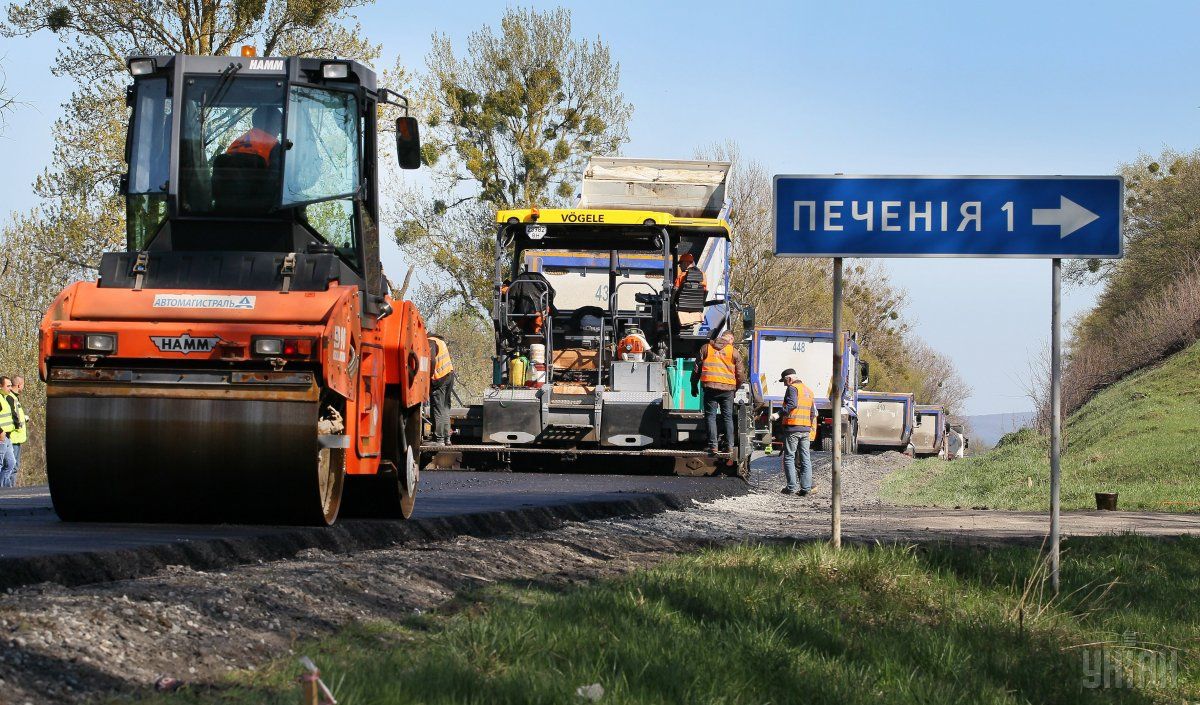 На ремонт доріг виділили чергові мільярди / фото УНІАН На ремонт доріг виділили чергові мільярди / фото УНІАН