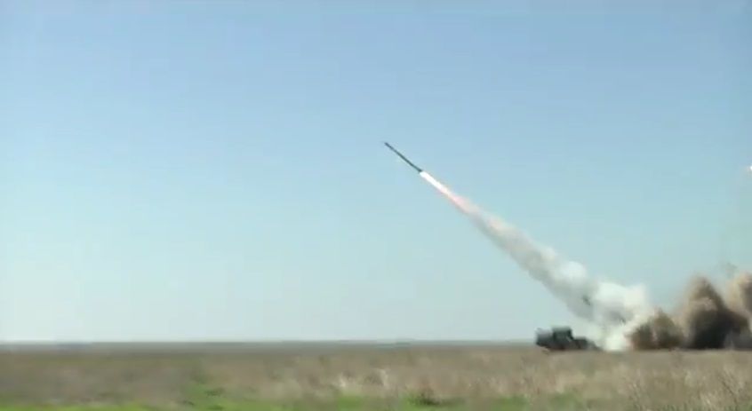Турчинов провів тестування мобільного командного пункту, керуючи черговими випробувальними ракетними пусками зі свого робочого місця / Скріншот Турчинов провів тестування мобільного командного пункту, керуючи черговими випробувальними ракетними пусками зі свого робочого місця / Скріншот