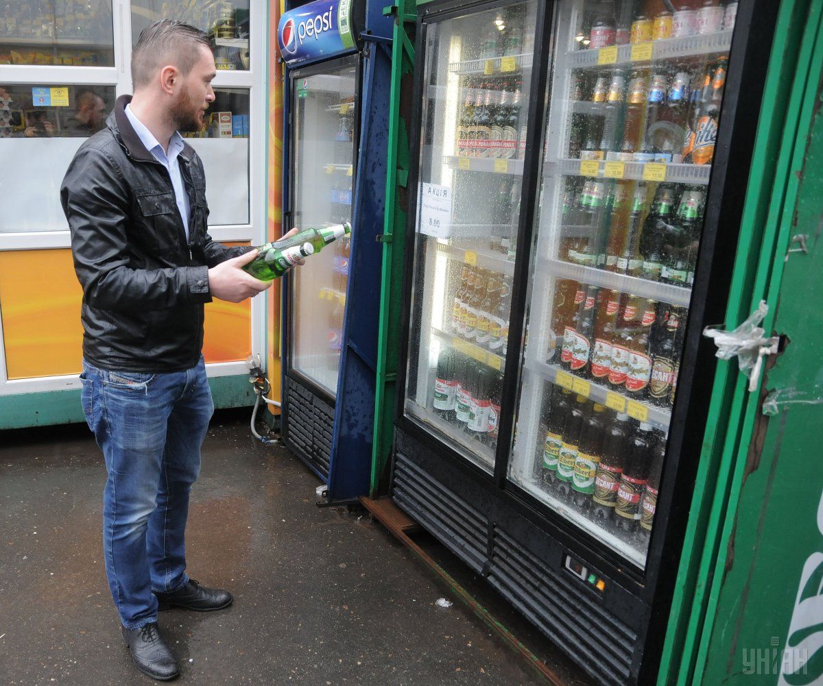 С первых дней вторжения во многих регионах Украины был введен полный запрет на продажу алкоголя / Фото УНИАН С первых дней вторжения во многих регионах Украины был введен полный запрет на продажу алкоголя / Фото УНИАН
